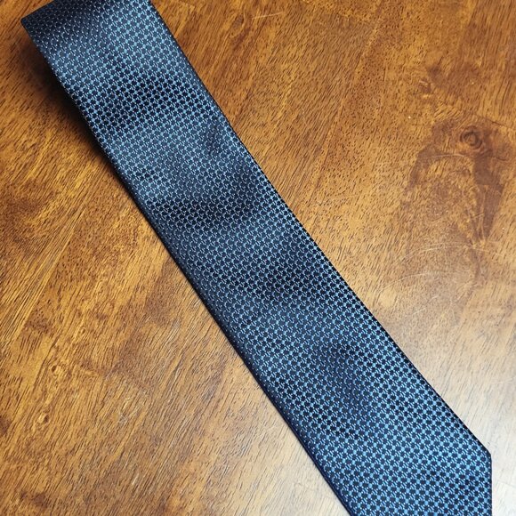 Stafford ~ Geometric / Solid Necktie ~ Excellent Condition - Picture 2 of 6